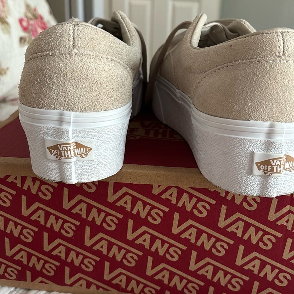 Vans Authentic Platform /Marshmallow Suede size 8W 6.5 M